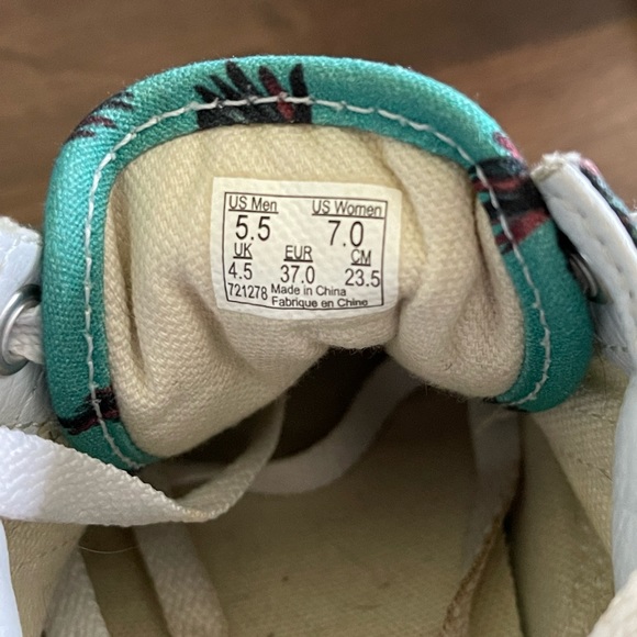 Parrot Vans - Picture 2 of 4